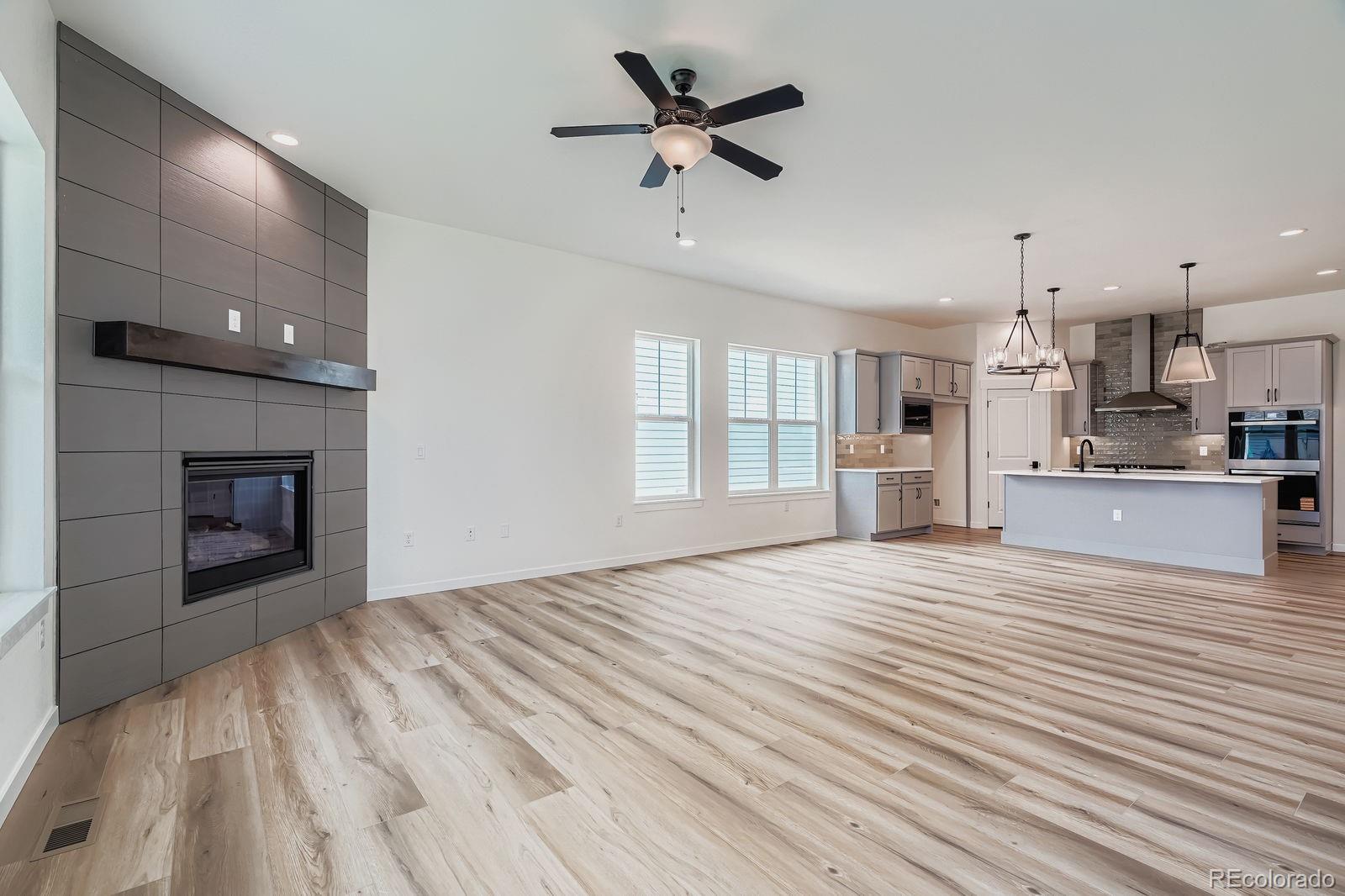 8925 South Riviera Way Aurora, CO 80016 - Photo 6 of 28