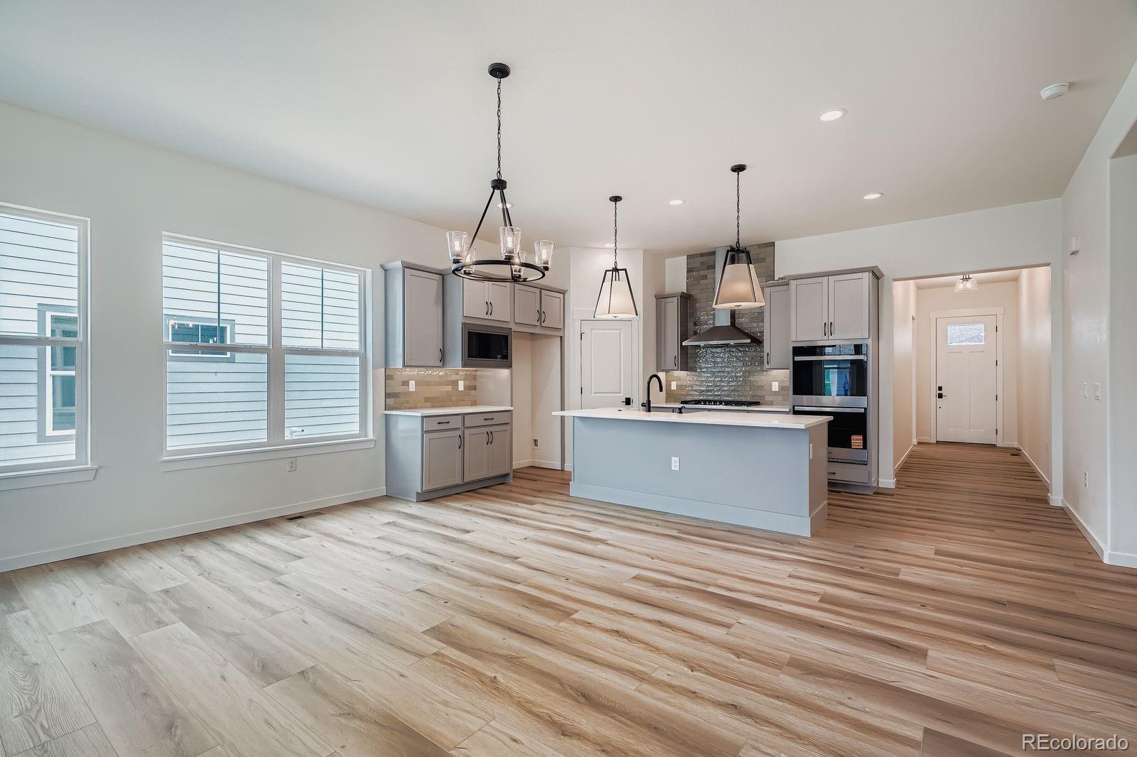 8925 South Riviera Way Aurora, CO 80016 - Photo 7 of 28