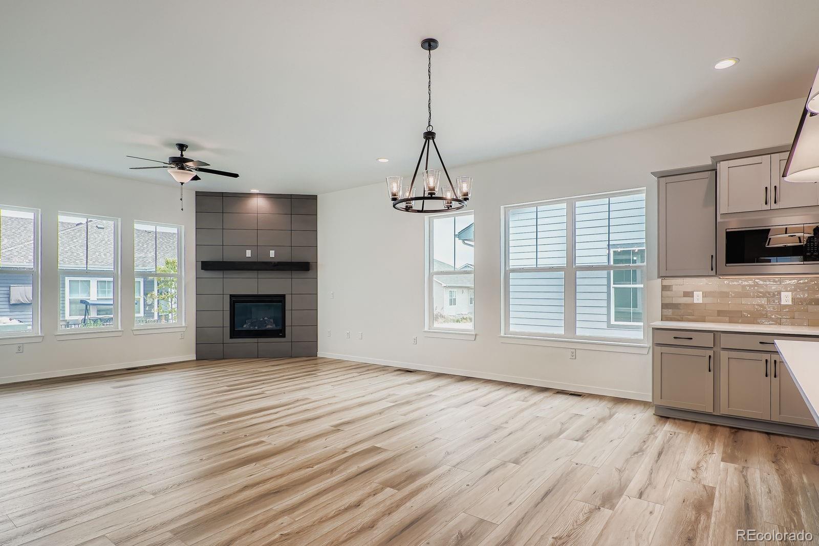 8925 South Riviera Way Aurora, CO 80016 - Photo 8 of 28