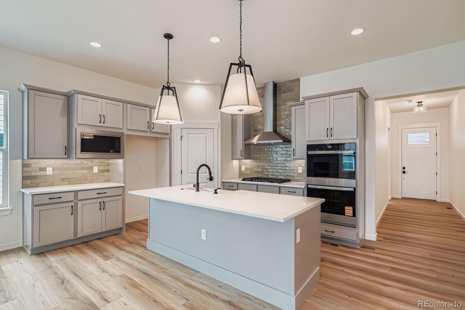 8925 South Riviera Way Aurora, CO 80016 - Photo 9 of 28