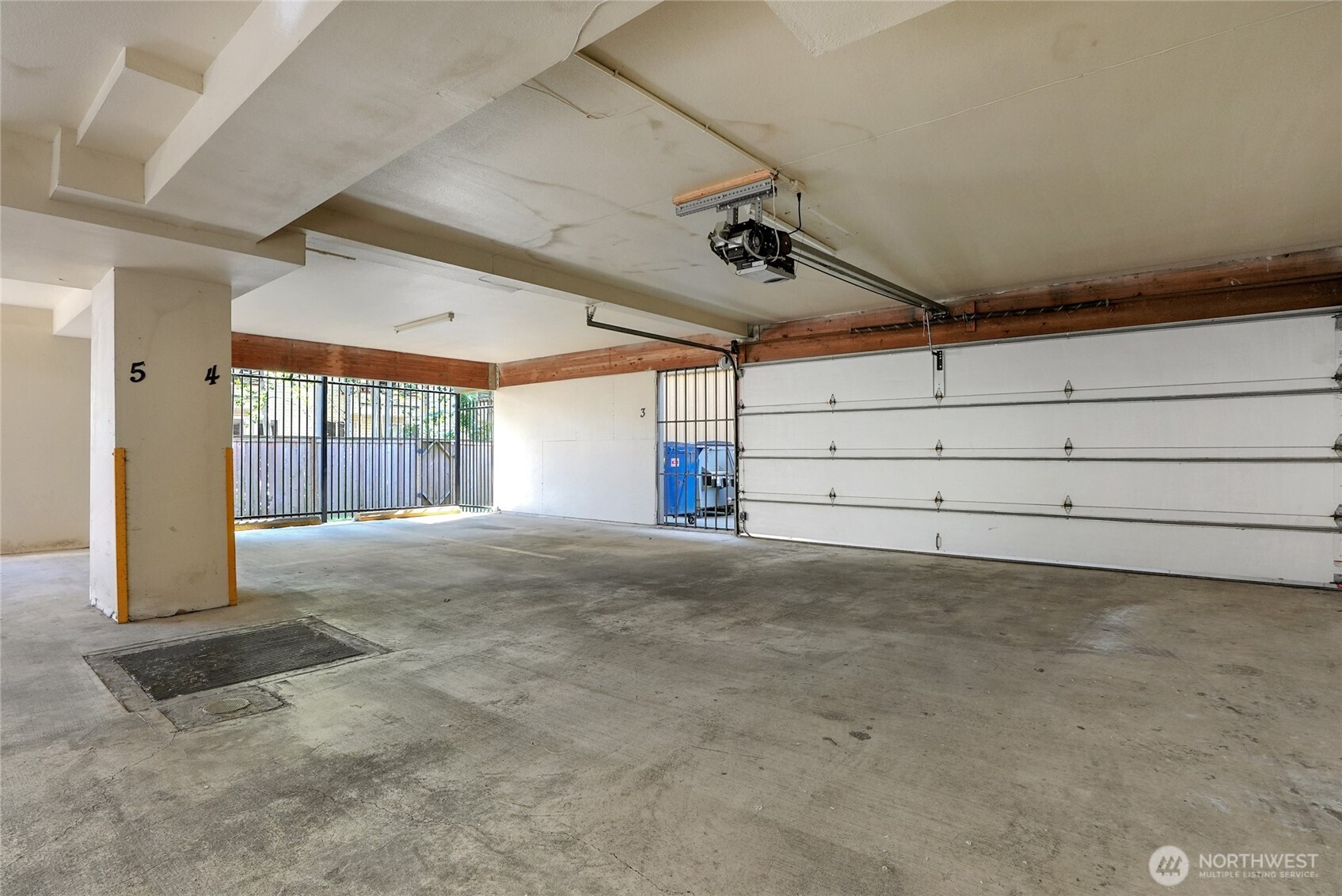 1131 North 93rd Street, Unit 3 Seattle, WA 98103 - Photo 29 of 32