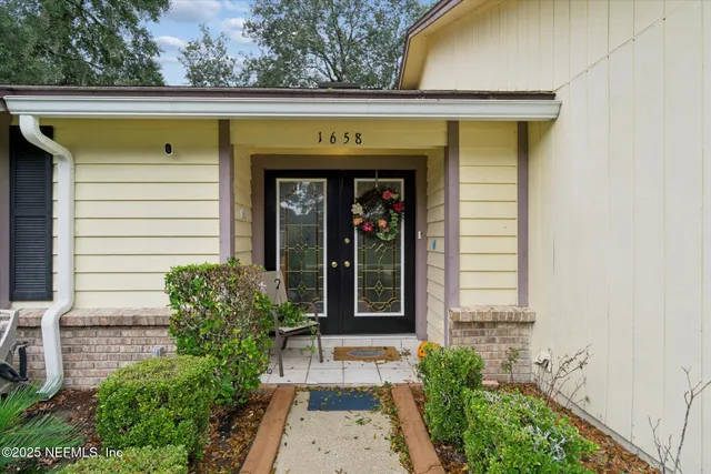 a view of entrance front of the house