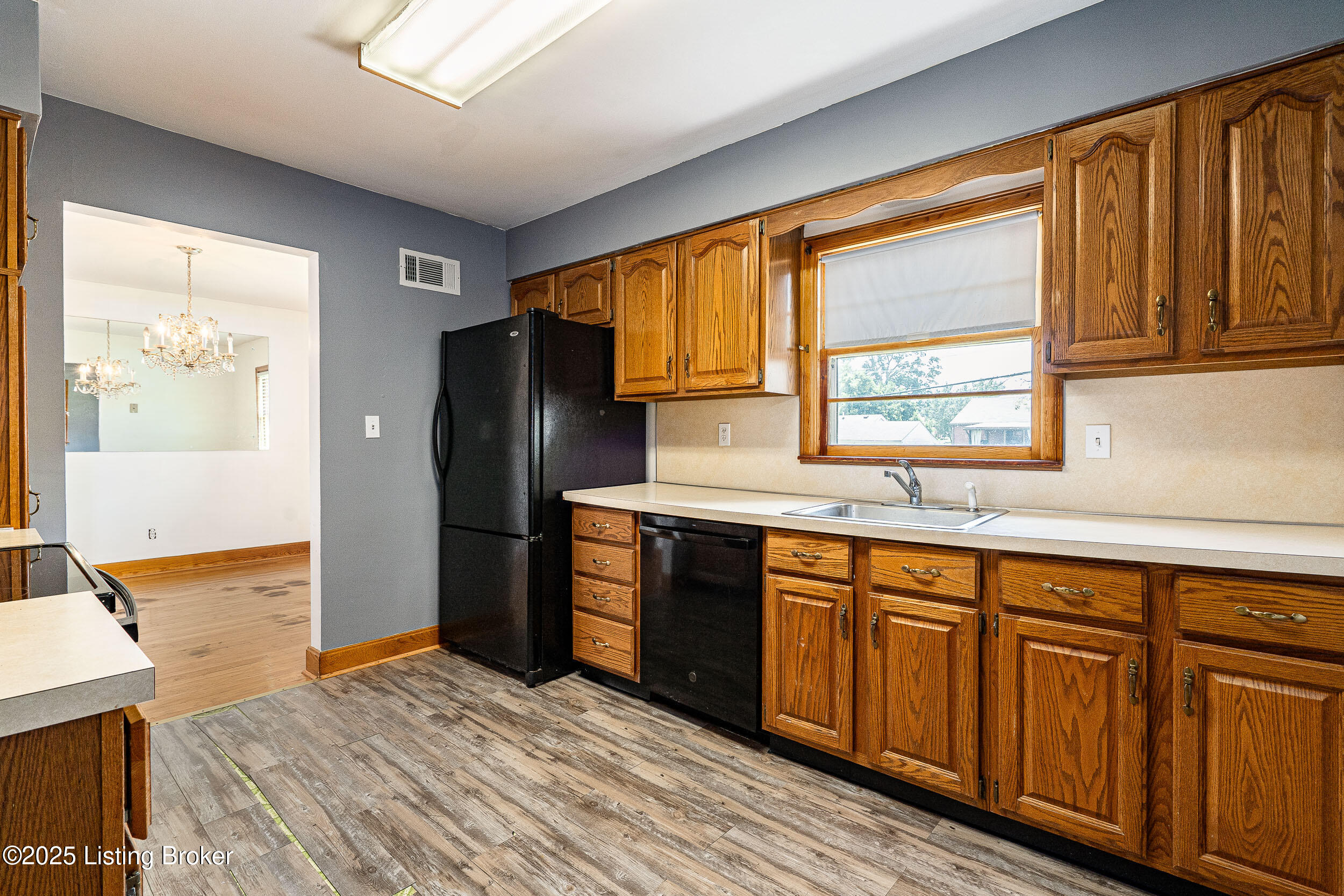 910 Southview Road Louisville, KY 40214 - Photo 9 of 23 910 Southview Rd-21