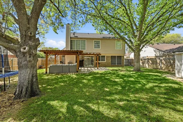 a view of a yard in front of house