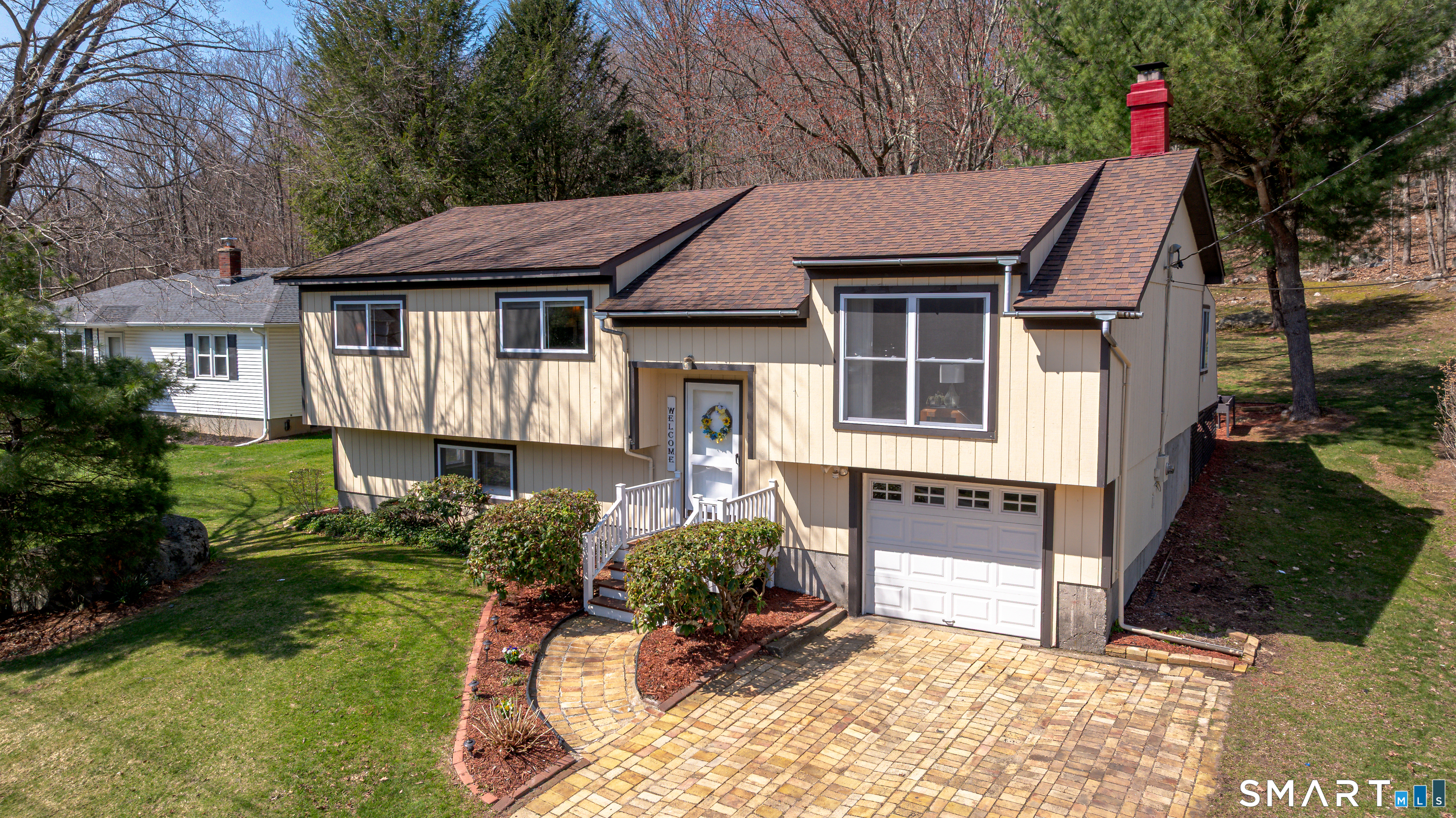 332 Union City Road Naugatuck, CT 06770 - Photo 3 of 33