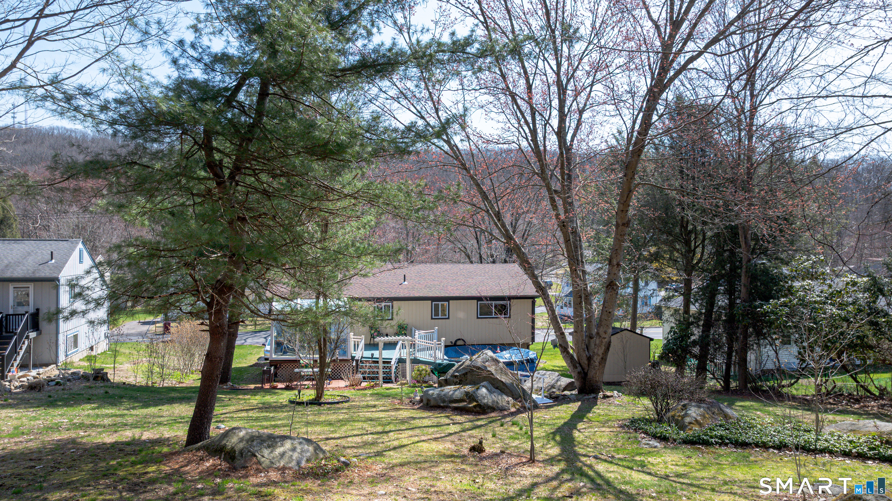 332 Union City Road Naugatuck, CT 06770 - Photo 4 of 33