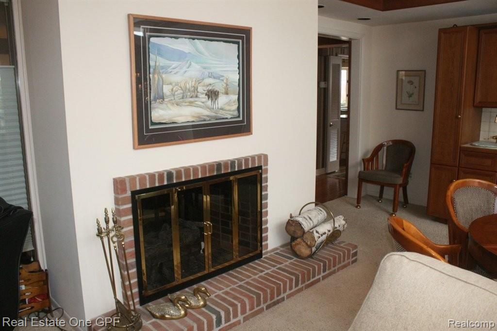 36 Harbor Hill Road Grosse Pointe, MI 48236 - Photo 4 of 16 4 7350 family room.jpg