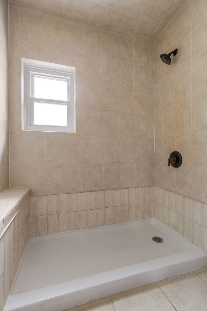 N659 Old Kirk Road West Chicago, IL 60185 - Photo 18 of 24 a bathroom with a shower and bathtub