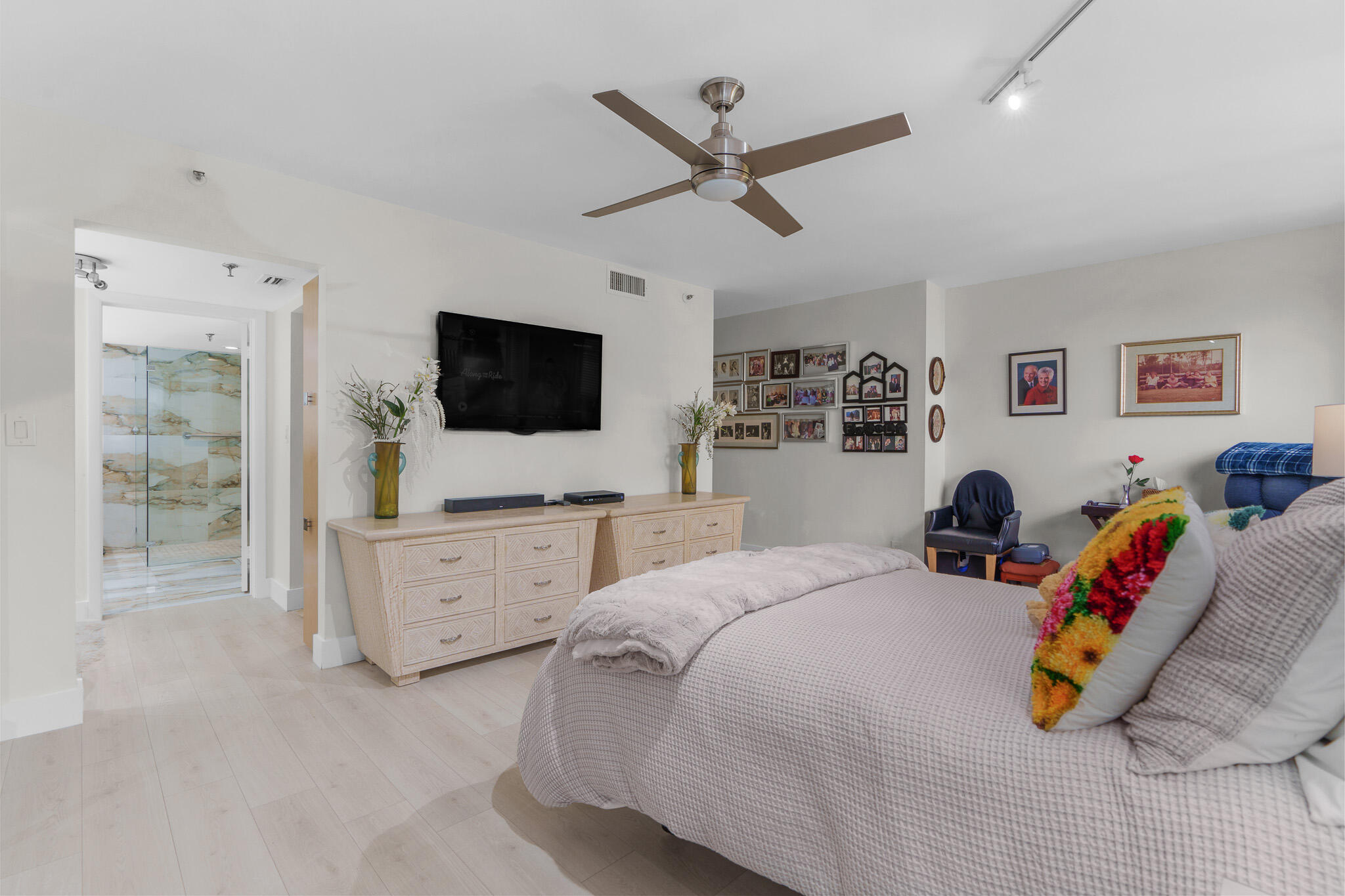 7572 Regency Lake Drive, Unit 302 Boca Raton, FL 33433 - Photo 35 of 58 DSC08077
