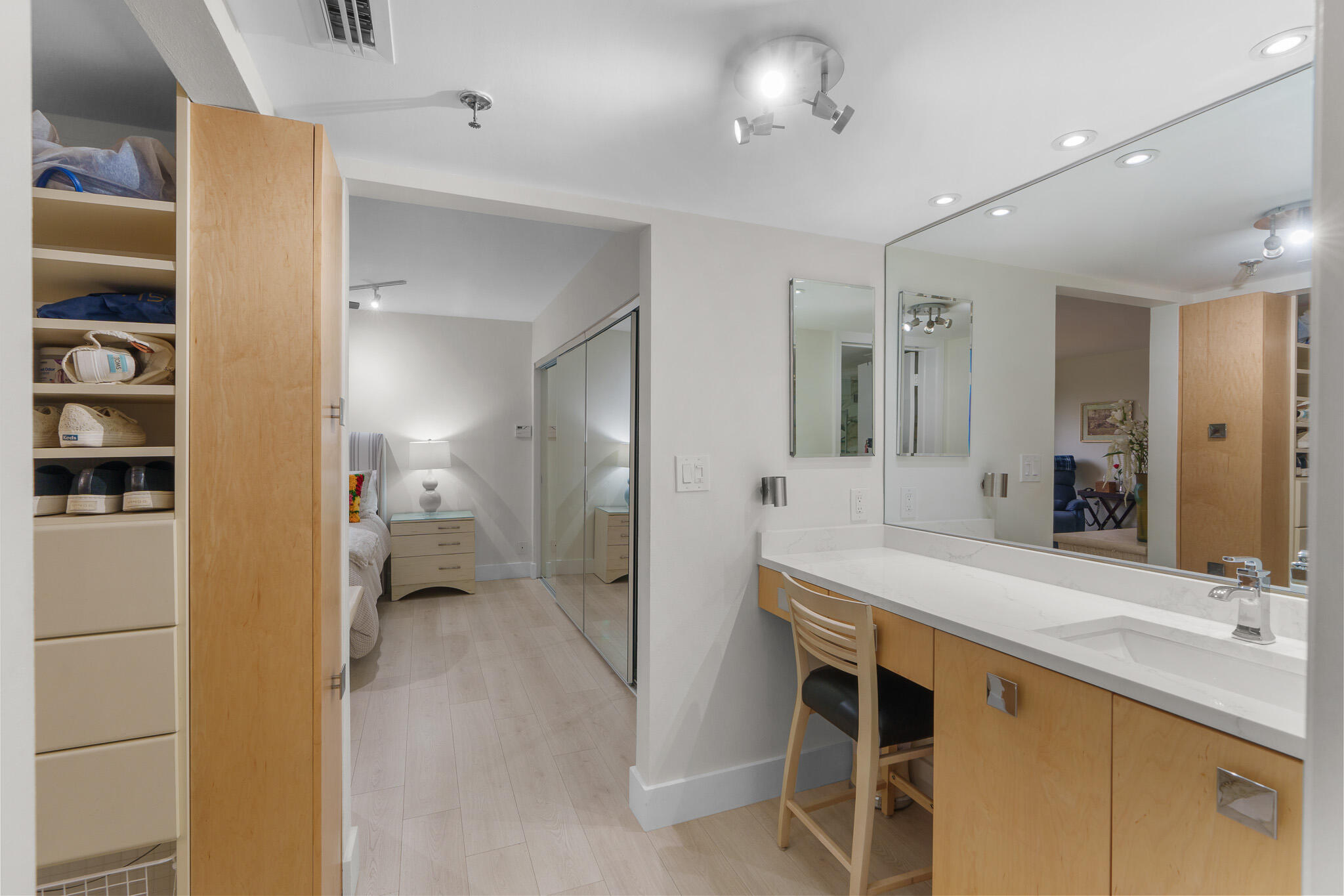 7572 Regency Lake Drive, Unit 302 Boca Raton, FL 33433 - Photo 37 of 58 DSC08092