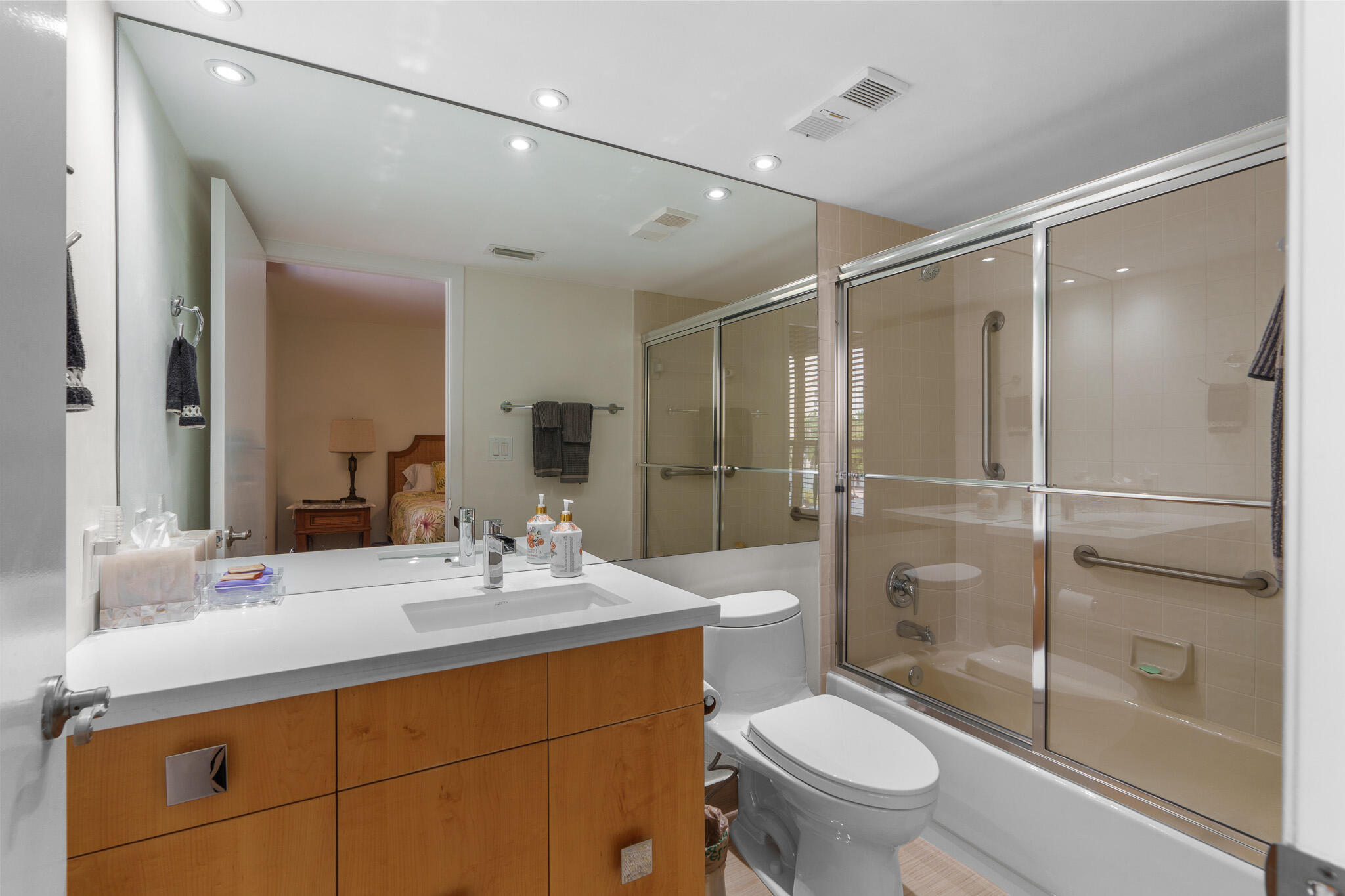 7572 Regency Lake Drive, Unit 302 Boca Raton, FL 33433 - Photo 47 of 58 DSC07955