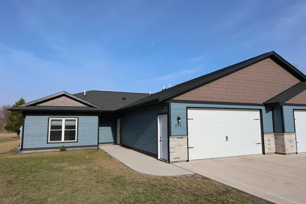 $259,000 | 800 Elm Drive, Fairfax, MN 55332