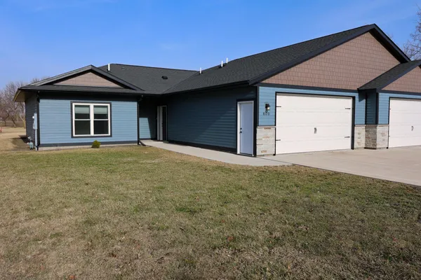 $259,000 | 800 Elm Drive, Fairfax, MN 55332