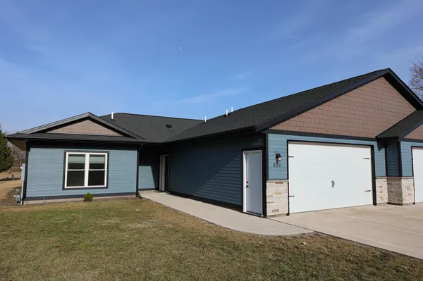 $259,000 | 800 Elm Drive, Fairfax, MN 55332