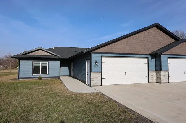 $259,000 | 800 Elm Drive, Fairfax, MN 55332