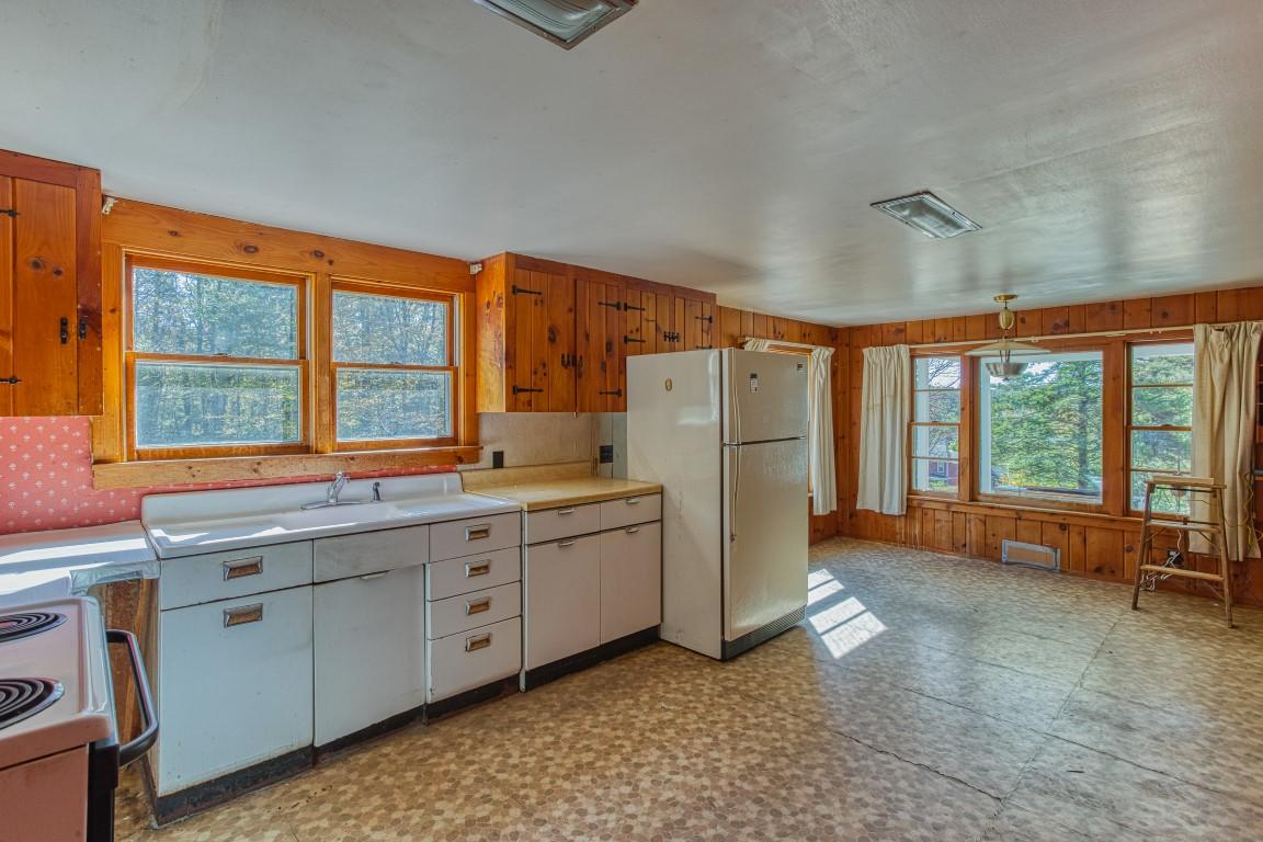 45 Montgomery Road Boothbay Harbor, ME 04538 - Photo 12 of 18 9