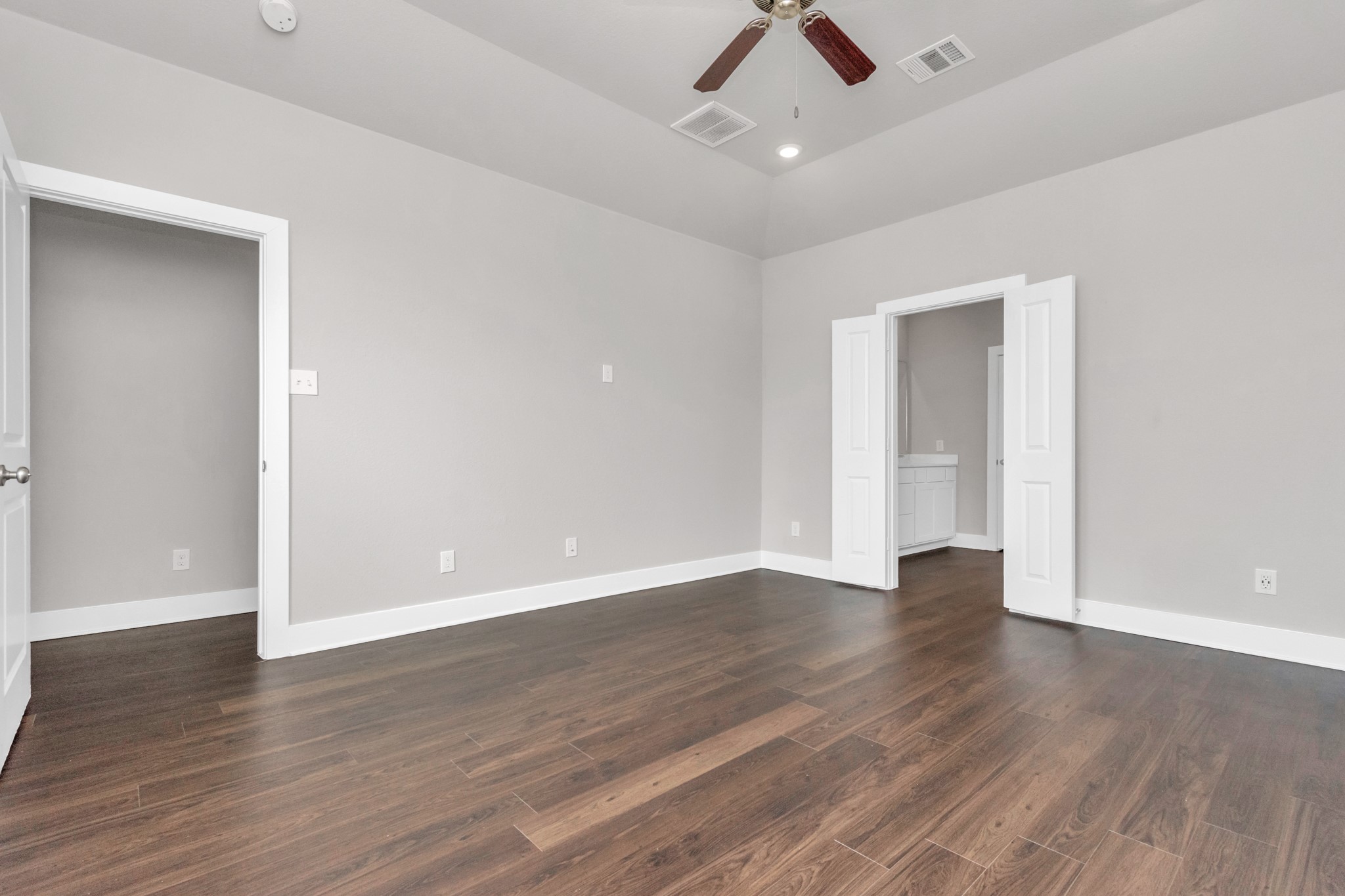 10519 Moon Valley Lane Rosharon, TX 77583 - Photo 9 of 23 an empty room with wooden floor and ceiling fan
