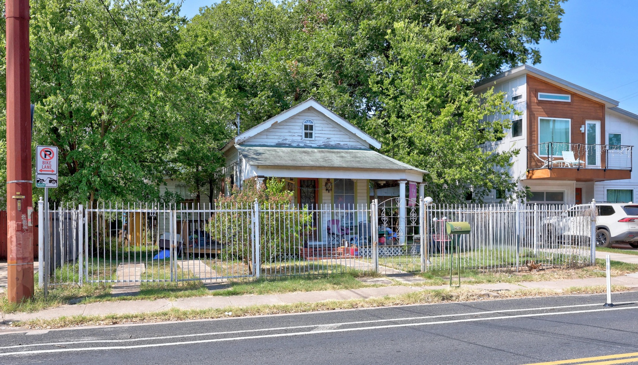 2907 East 5th Street Austin, TX 78702 - Photo 14 of 22 a house view with a garden space