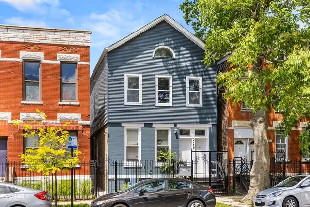 $2,495 | 2122 West Huron Street, Unit 1, Chicago, IL 60612