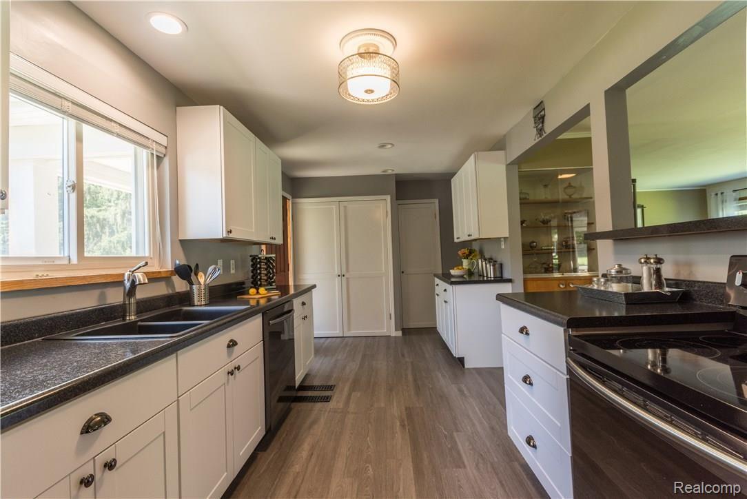 4630 Pickering Road Bloomfield Hills, MI 48301 - Photo 9 of 39 Pickering-3.jpg