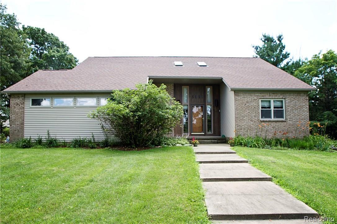 5921 Oakhill Road Clarkston, MI 48348 - Photo 6 of 39 IMG_3805.jpg