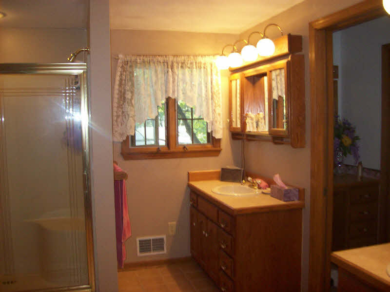 3705 Hackett Road Saginaw, MI 48603 - Photo 11 of 20 20367956-10.JPG