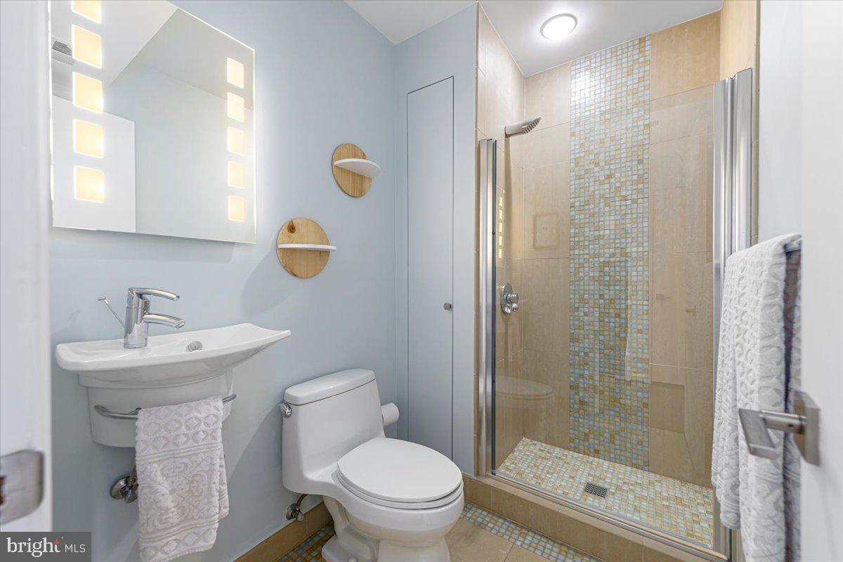 1029 North Stuart Street, Unit 704 Arlington, VA 22201 - Photo 17 of 44