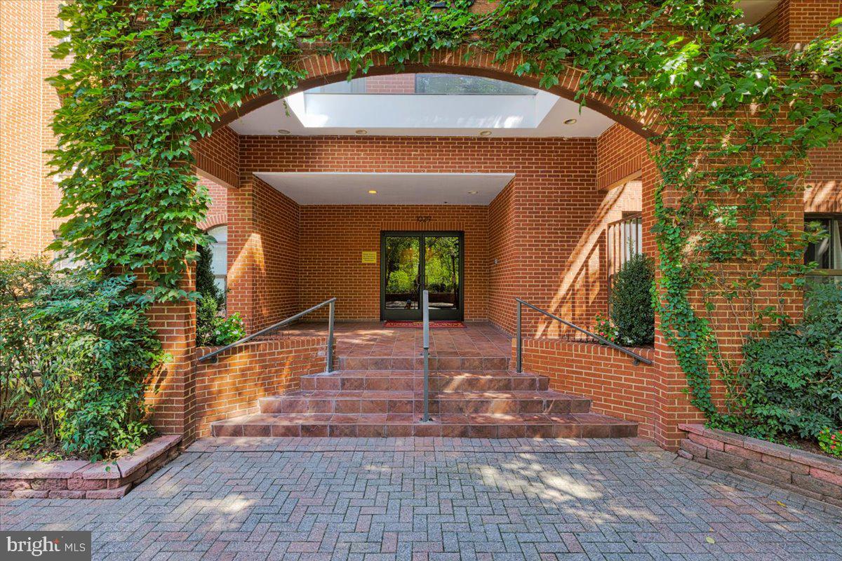 1029 North Stuart Street, Unit 704 Arlington, VA 22201 - Photo 2 of 44