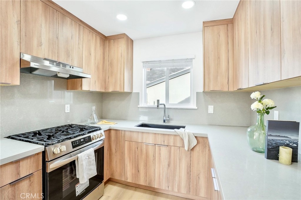 9203 Chaney Avenue Downey, CA 90240 - Photo 10 of 52