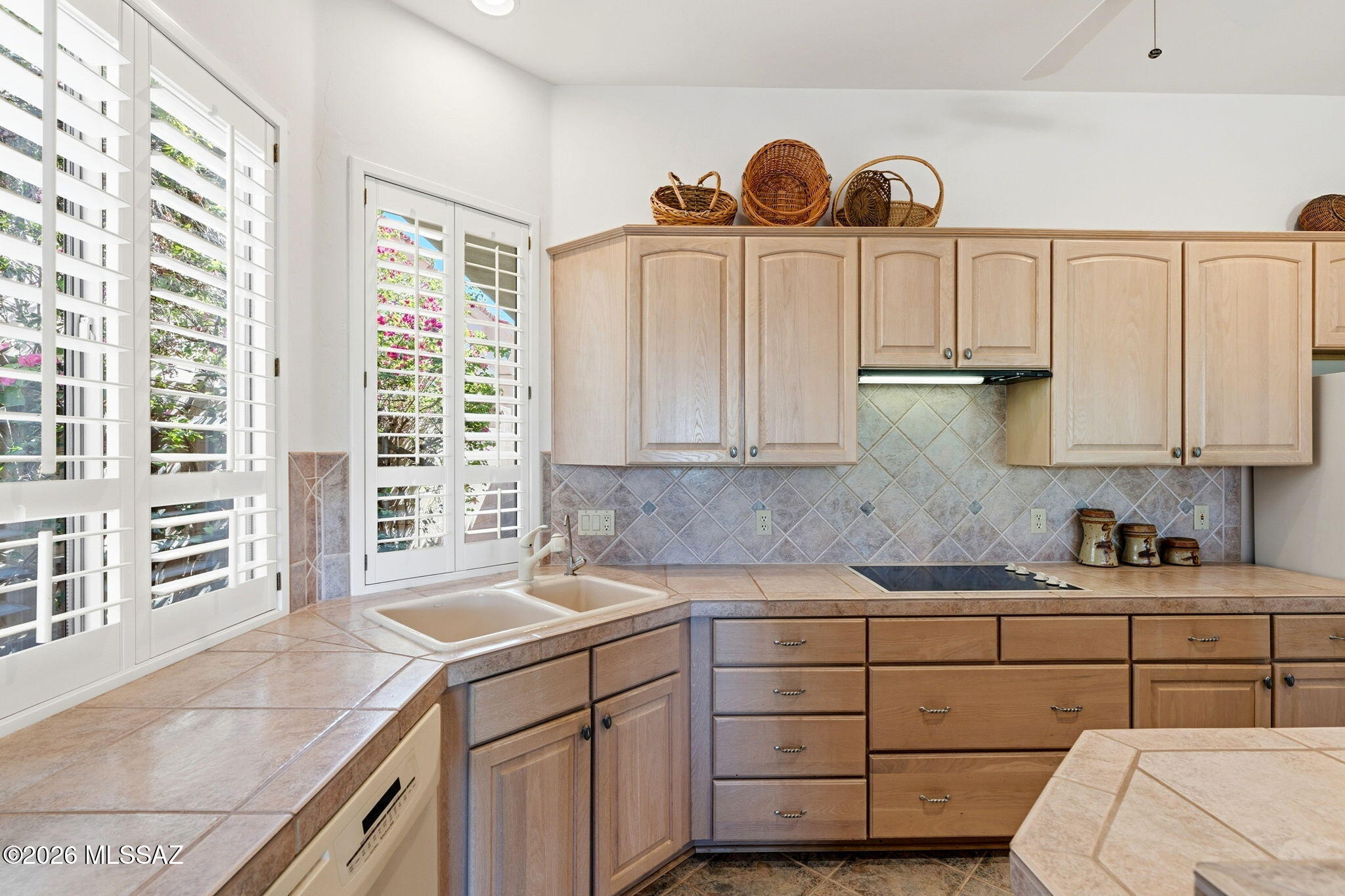 5323 North Ridge Spring Place Tucson, AZ 85749 - Photo 17 of 45 Kitchen