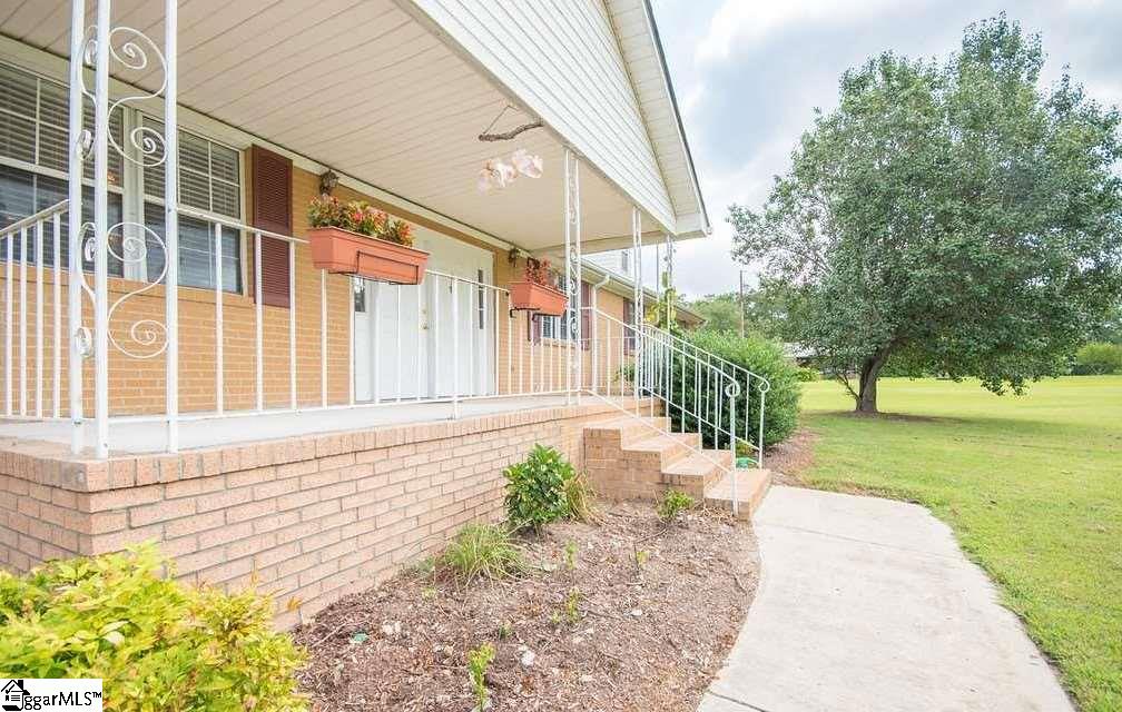 298 Barker Road Simpsonville, SC 29680 - Photo 4 of 22 Gallery Image 4