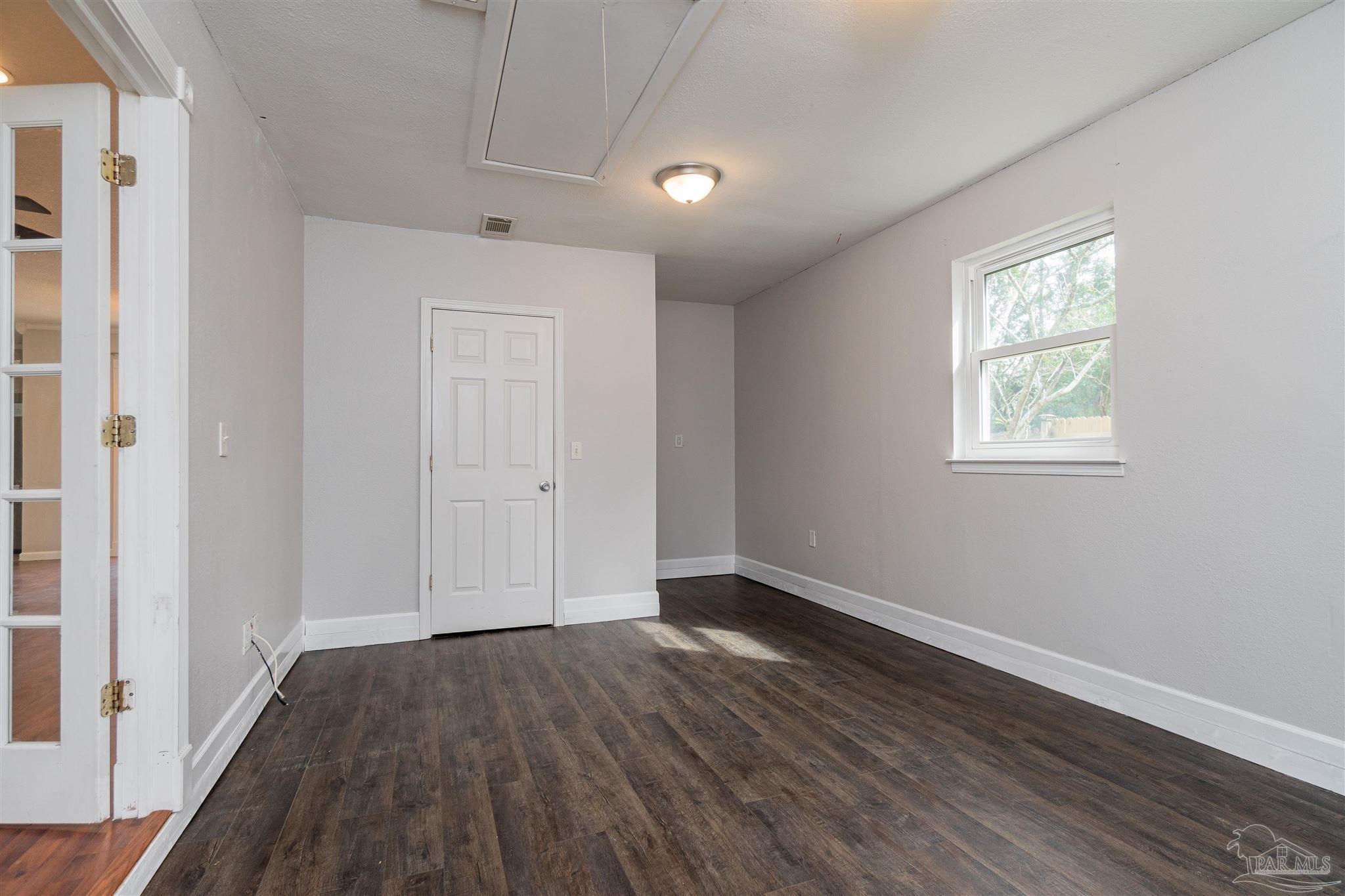 460 Tall Pines Road Cantonment, FL 32533 - Photo 5 of 33 Gallery Image 5