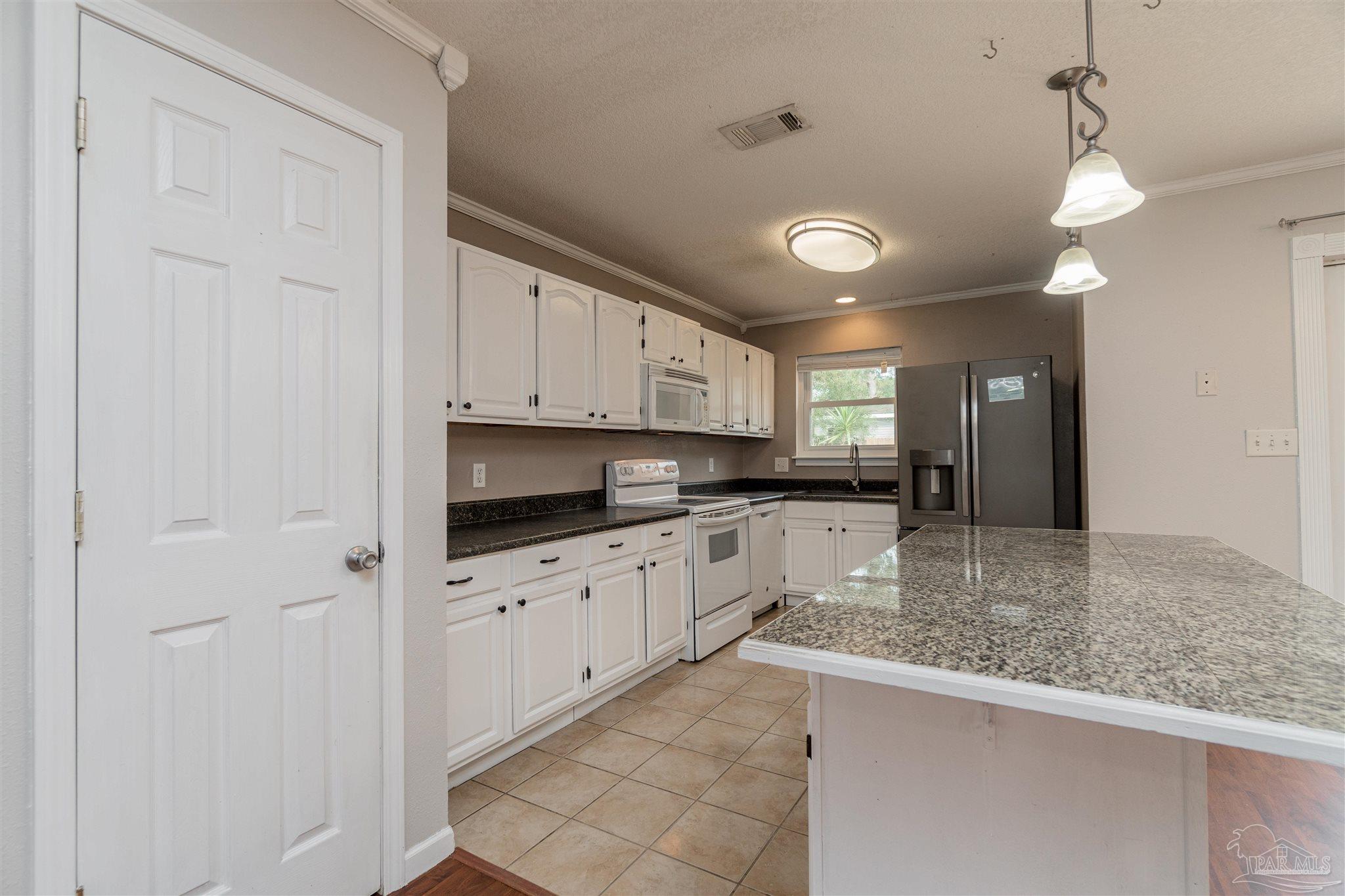 460 Tall Pines Road Cantonment, FL 32533 - Photo 9 of 33 Gallery Image 9