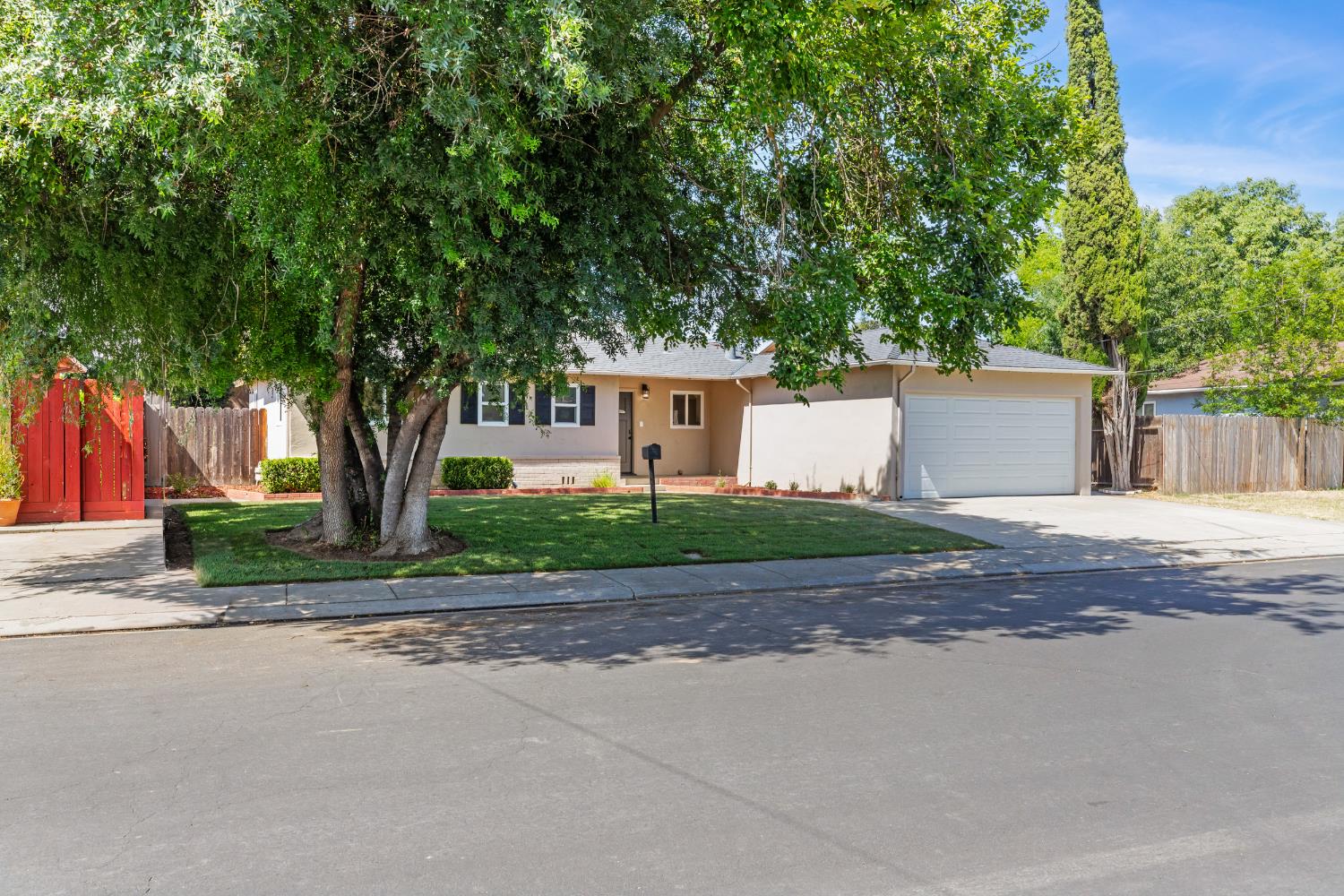 1709 Barbara Way Modesto, CA 95350 - Photo 3 of 45
