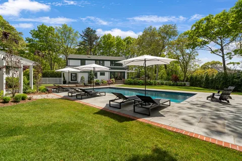 $2,395,000 | 91 East Tiana Road, Hampton Bays, NY 11946