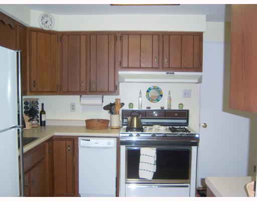 628 Field Club Road Pittsburgh, PA 15238 - Photo 7 of 18 Kitchen.