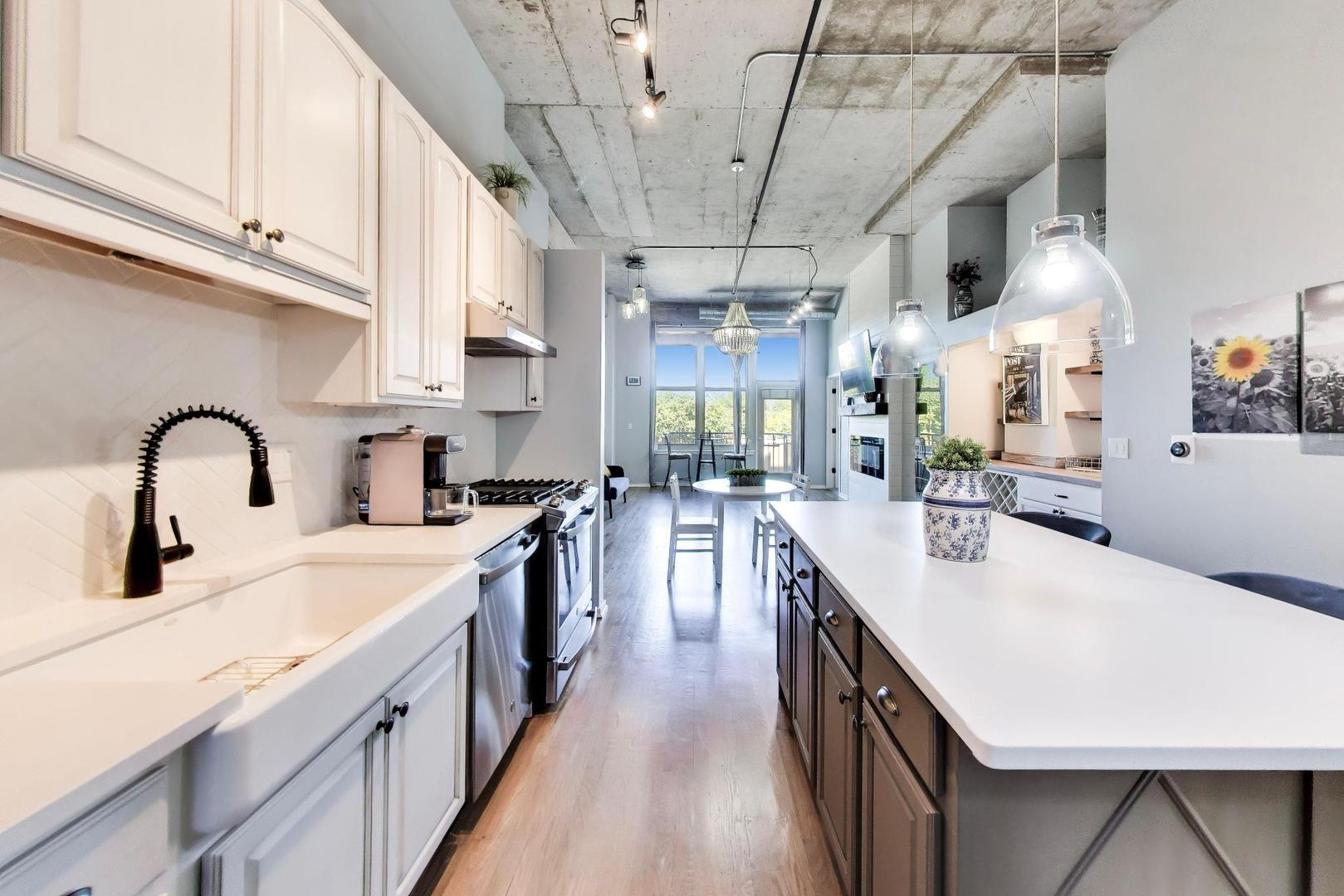 6 South Laflin Street, Unit 301 Chicago, IL 60607 - Photo 14 of 33 Gallery Image 14
