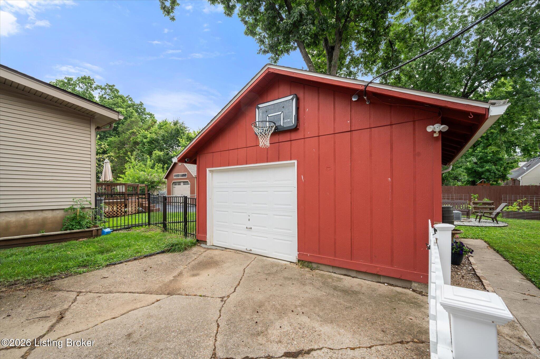 505 Wood Road Lyndon, KY 40222 - Photo 6 of 41 06-505 Wood Rd-Garage