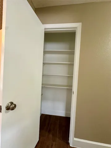 $1,995 | 1111 East Brompton Drive, Pearland, TX 77584