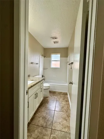 $1,995 | 1111 East Brompton Drive, Pearland, TX 77584