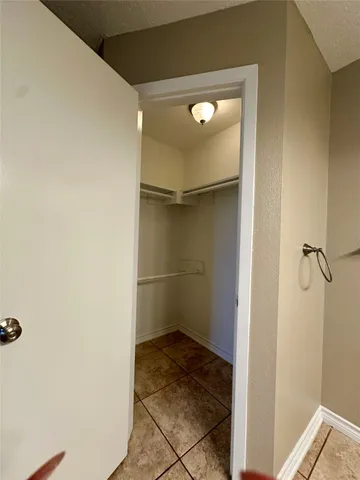 $1,995 | 1111 East Brompton Drive, Pearland, TX 77584