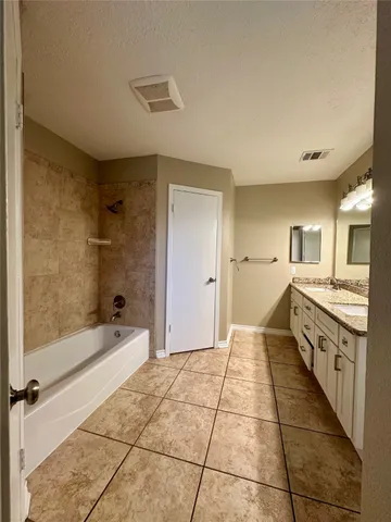 $1,995 | 1111 East Brompton Drive, Pearland, TX 77584