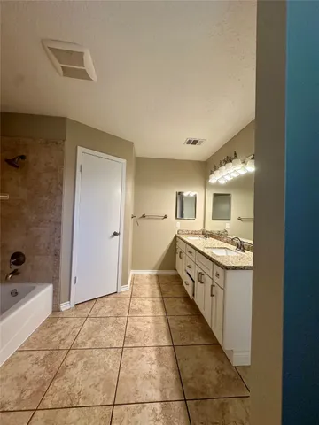 $1,995 | 1111 East Brompton Drive, Pearland, TX 77584