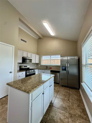 $1,995 | 1111 East Brompton Drive, Pearland, TX 77584