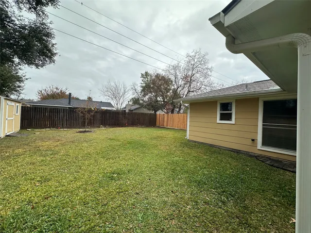 $1,995 | 1111 East Brompton Drive, Pearland, TX 77584