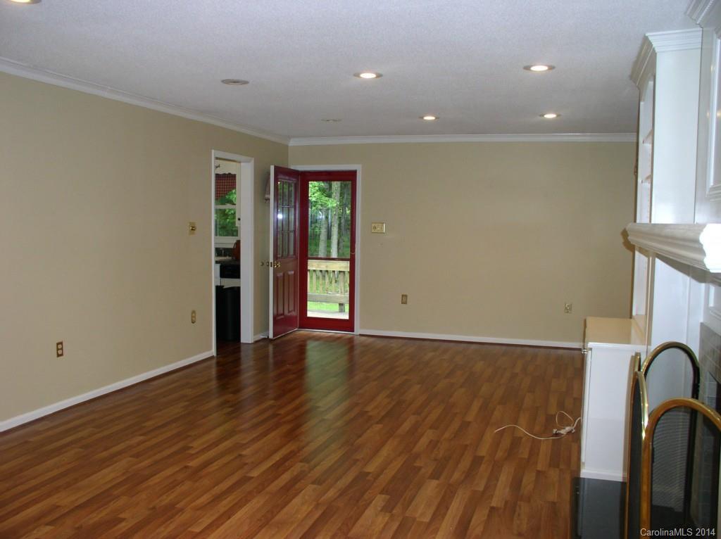 1031 Hollow Road Chester, SC 29706 - Photo 4 of 19 Gallery Image 4