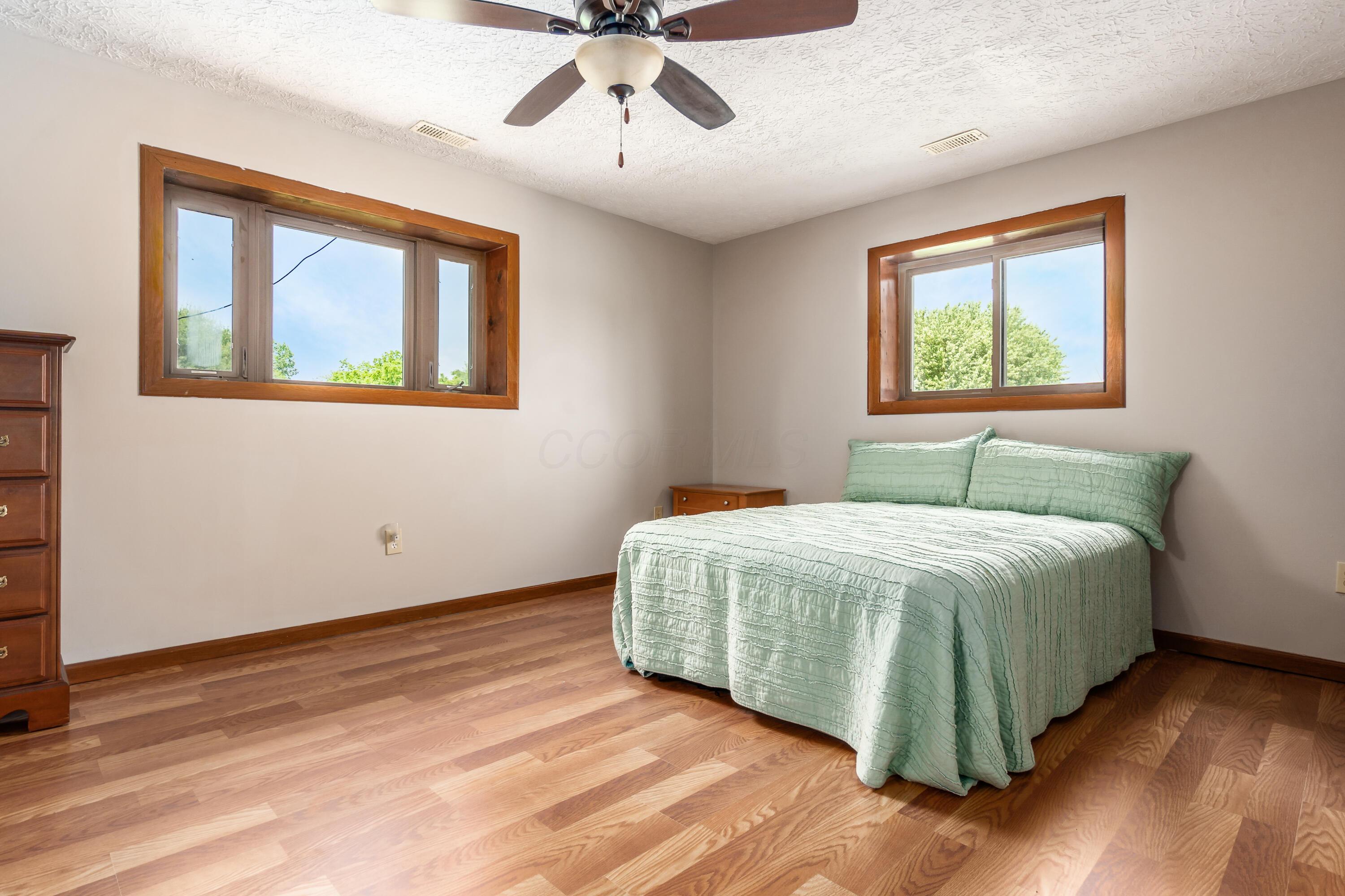5795 Royalton Road Southwest Lancaster, OH 43130 - Photo 20 of 49 Primary Bedroom