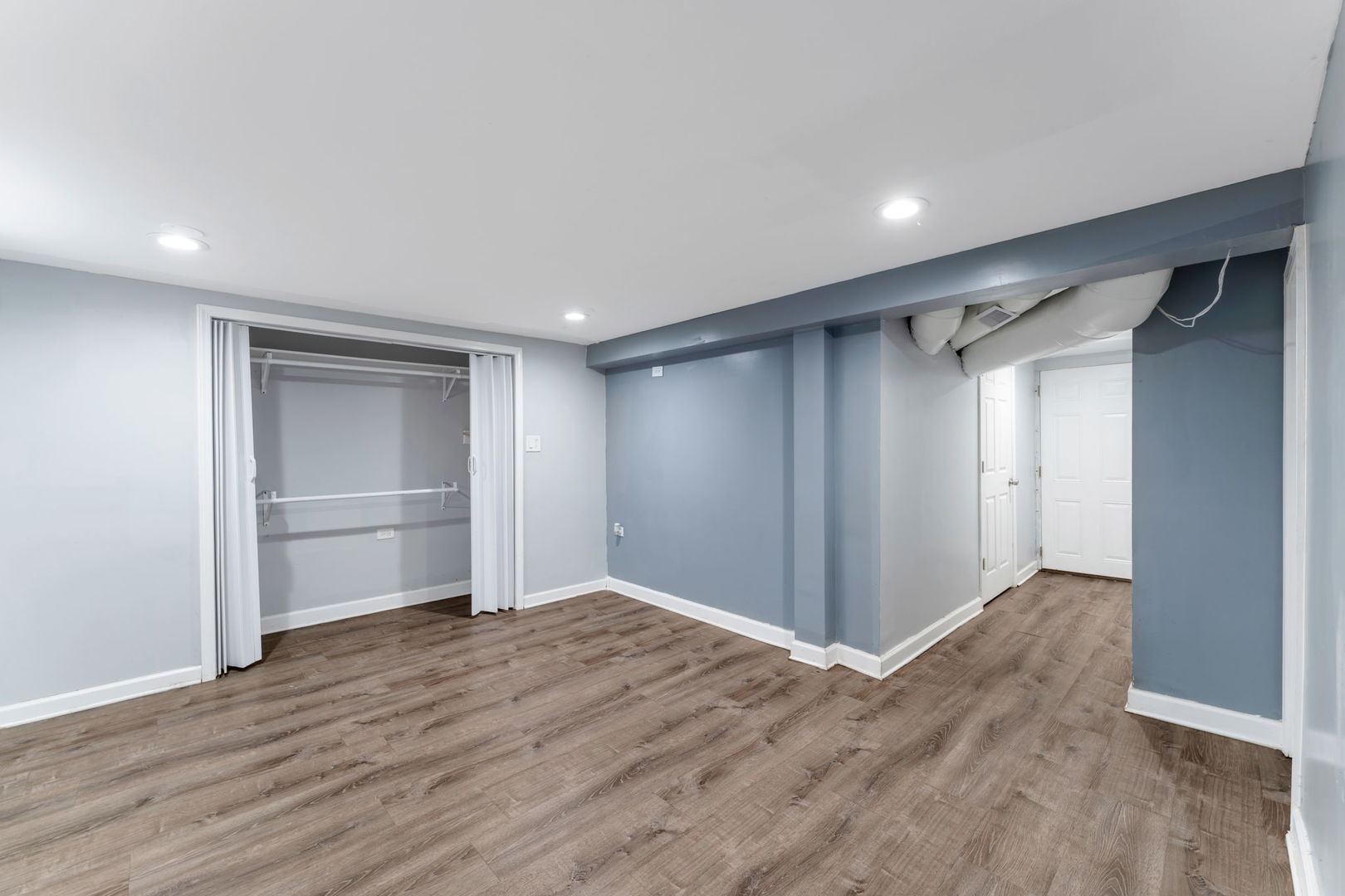 3142 54th Court Cicero, IL 60804 - Photo 12 of 15 a view of an empty room