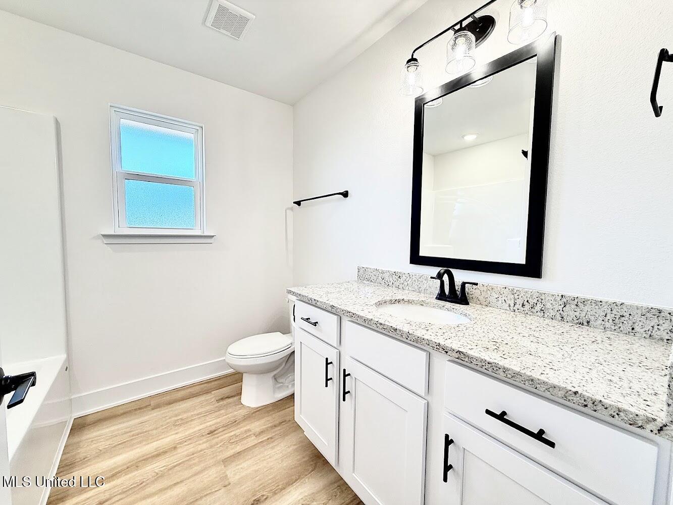 14892 Fritz Circle Gulfport, MS 39503 - Photo 15 of 35 hm 51 guest bath 2