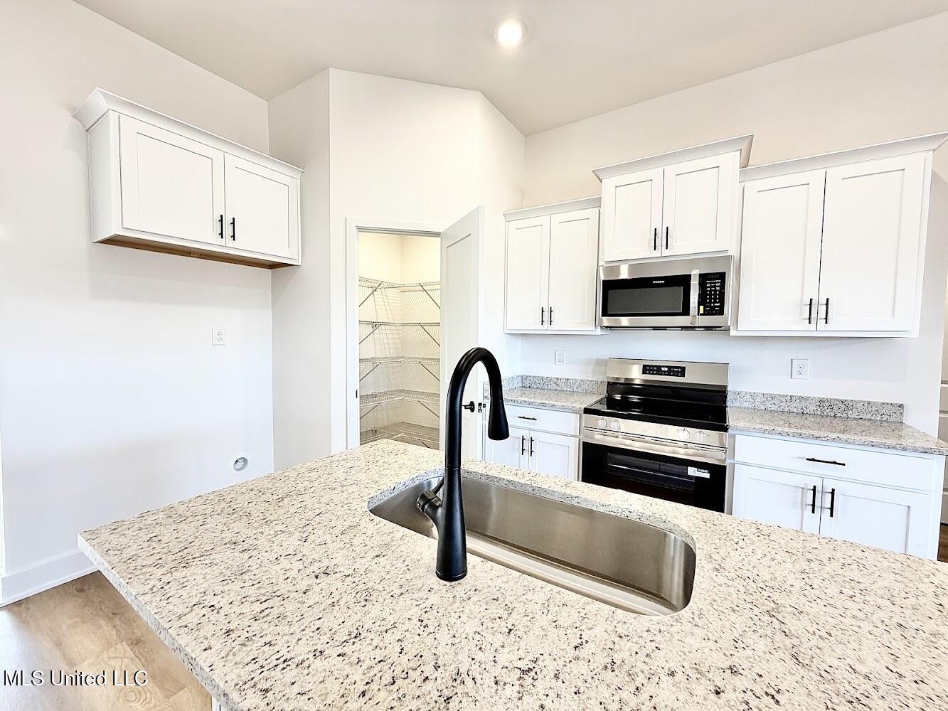 14892 Fritz Circle Gulfport, MS 39503 - Photo 5 of 35 hm 51 kitchen 2